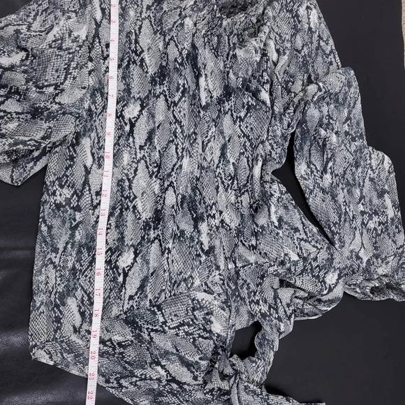 FAVLUX snake print chiffon top size L - Picture 7 of 10